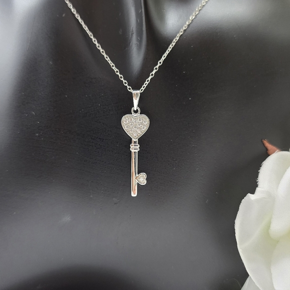 ♥️ KEY STERLING SILVER NECKLACE - Picture 3 of 4